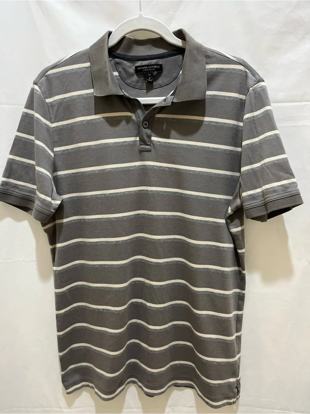 Men’s Banana Republic Gray and White Striped Polo Medium 100% cotton